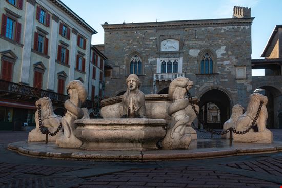 Fontana Contarini La fontana di Bergamo Shutterstock.com 